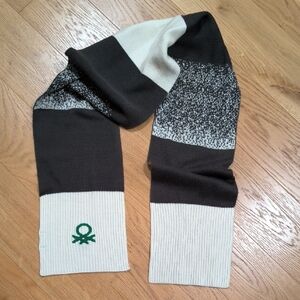 United Colors Of Benetton Black and White Scarf
